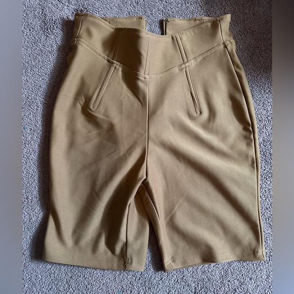 JLUXLABEL corsetted shorts in camel - Picture 2 of 4